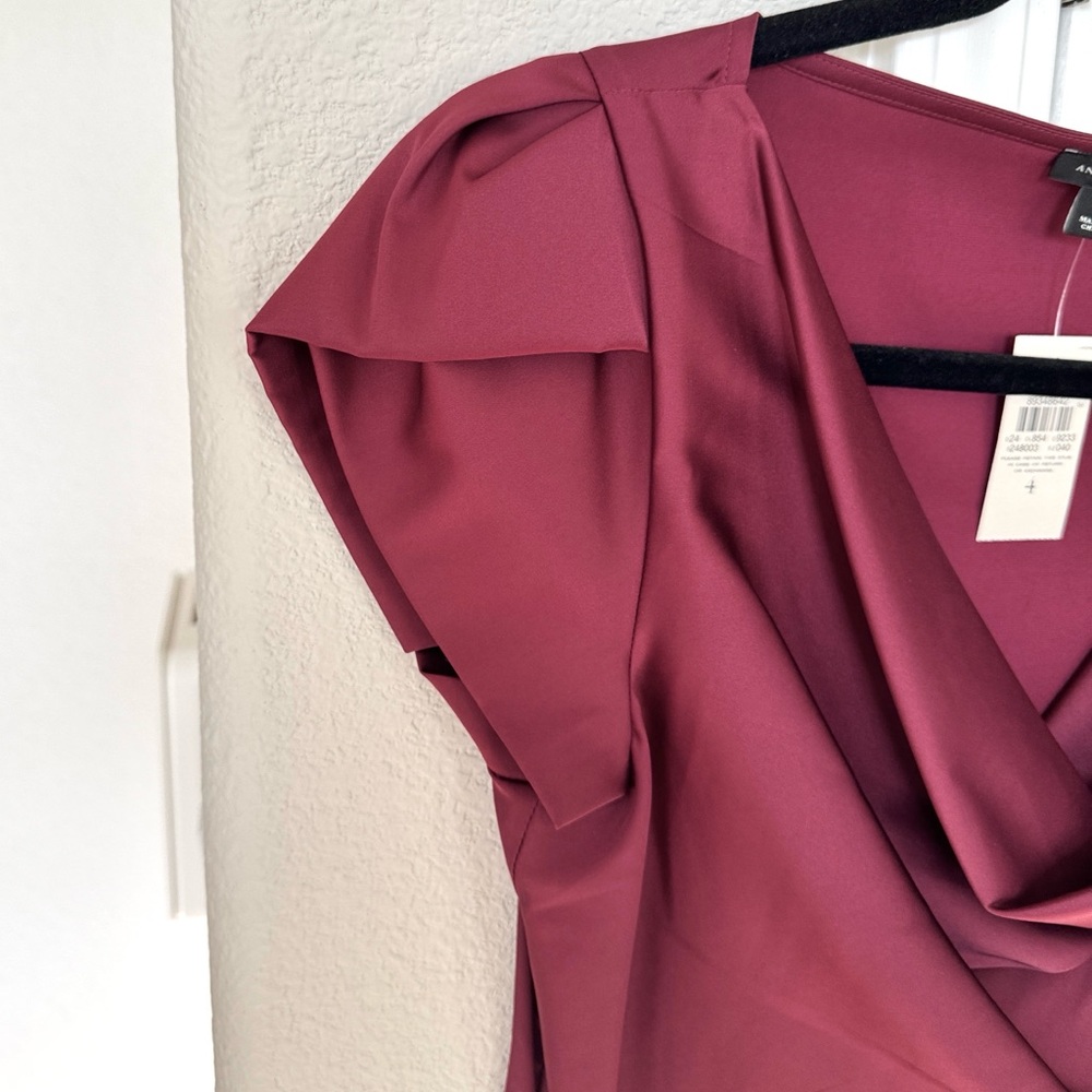 Ann Taylor Burgundy Cowl Neck Shell - size 4, seashell cap sleeve - Picture 4 of 4